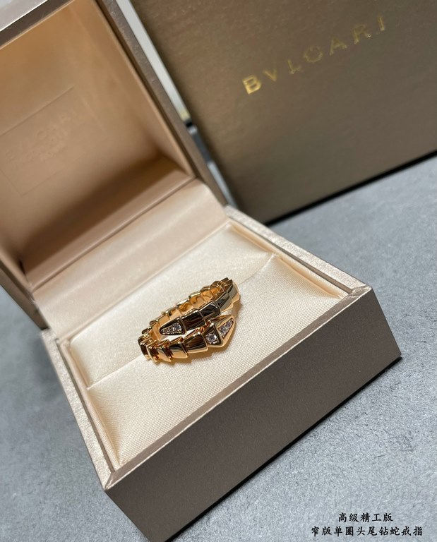 V Gold Material Premium Edition. Yardage 5678. bvlgari narrow version single bezel head and tail diamond snake ring  , true fragrance collection... Simple and generous in kind, beautiful price Exquisite workmanship Using