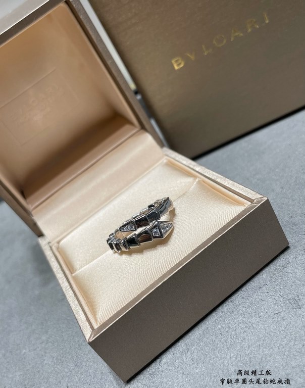 V Gold Material Premium Edition. Yardage 5678. bvlgari narrow version single bezel head and tail diamond snake ring  , true fragrance collection... Simple and generous in kind, beautiful price Exquisite workmanship Using