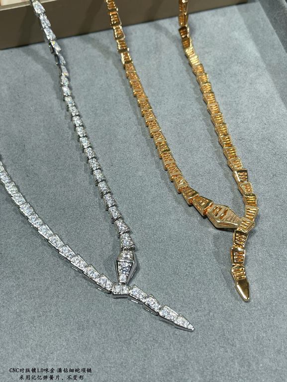 New  V gold plated 1.0 micronized gold Superior fine workmanship version Bvlgari full of diamonds fine snake necklace, true fragrance series... Simple and elegant in person, beautifully priced and exquisitely crafted.