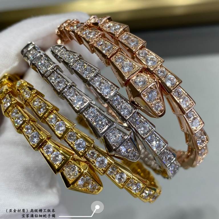 Sub gold material Bvlgari advanced full of diamonds fine snake bracelet This is to wear steel, a section of a section to wear in and then hit the laser point, each accessory is fine grinding, time-consuming and expensive