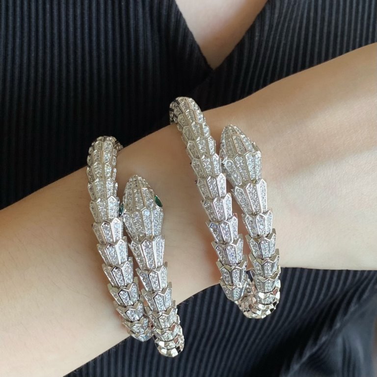 Bvlgari Premium Full Diamond Dodo Snake Bracelet   Imported zirconia setting    Offer Grade, quality clearly visible to the naked eye!