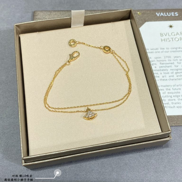 V gold Bvlgari High-end full of diamonds fan-shaped small skirt bracelet, high-end customization Fire counter Imported fan-shaped skirt   Original logo  so beautiful   Versatile models