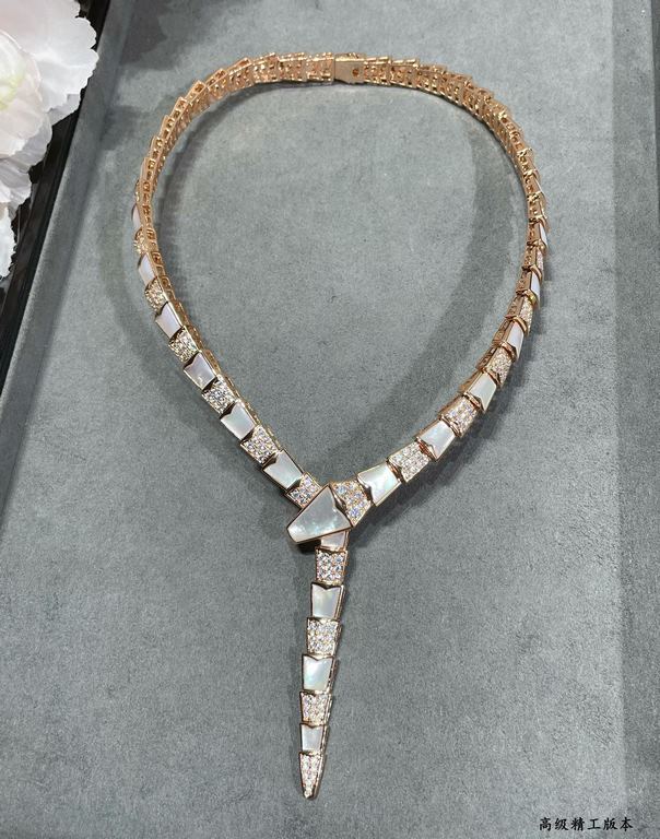 ( This model is non-refundable, non-exchangeable and non-acceptable after-sales  )Sub-golden material (actual price) BVLGARI classic work Bvlgari wide version of the shell snake necklace   delicate enchanting line design