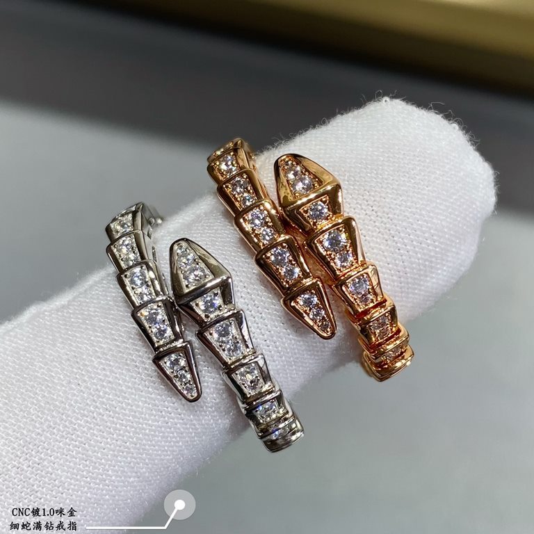 V Gold Material Premium. Yardage 5678. bvlgari full diamond thin snake ring  , true fragrance collection... Simple and generous in kind, beautiful price Exquisite workmanship Using memory spring sheet. No deformation.