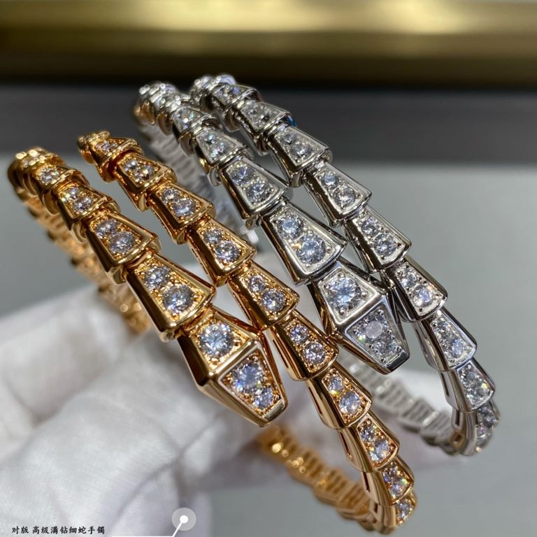 V gold material Pair version Bulgari Premium full of diamonds fine snake bracelet, electroplated 1.0 micron gold layer, non-allergenic, classic models recommended.