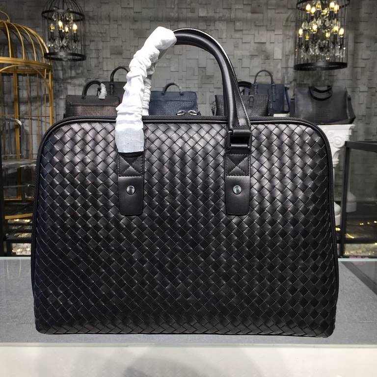 Men's top customized briefcase Hand-held horizontal  No logo as well known to the world Adhering to the tradition of handmade  Italian original fetal cowhide seamless weaving Gunmetal color electrophoresis accessories   