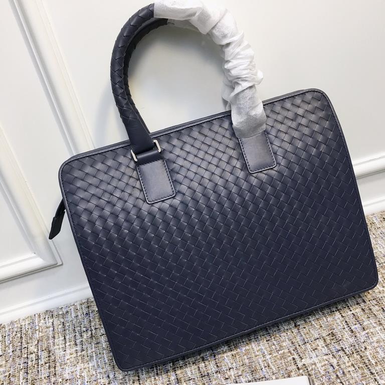 Briefcase, hand-woven from top quality cowhide leather    essential items for career men  Men's withdrawals  Practical to show aggressiveness   Size 386.530cm