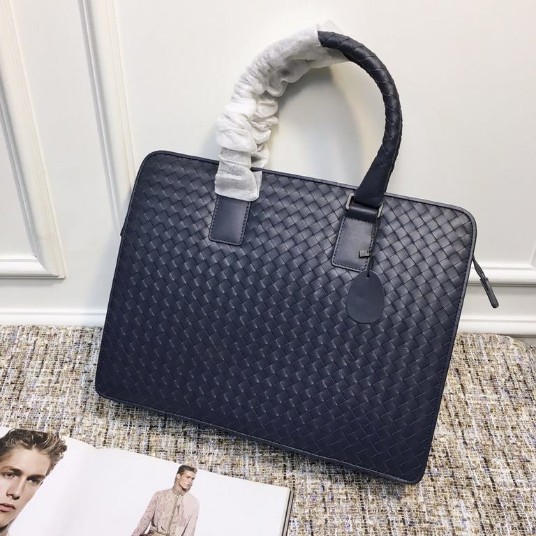 Briefcase, hand-woven from top quality cowhide leather    essential items for career men  Men's withdrawals  Practical to show aggressiveness   Size 386.530cm