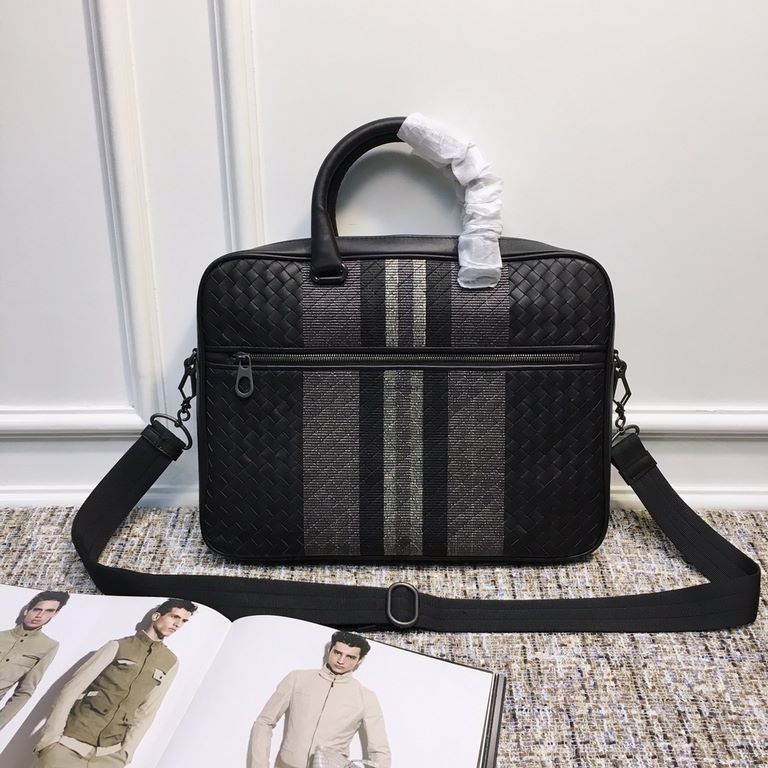 Woven Embroidered BriefcaseDecorated with a new stylish woven pattern that exquisitely mixes different embroideries with the brand's iconic Intrecciato woven pattern, crafted from imported fetal cowhide leather with two 