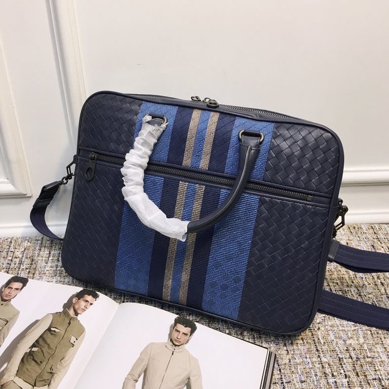 Woven Embroidered BriefcaseDecorated with a new stylish woven pattern that exquisitely mixes different embroideries with the brand's iconic Intrecciato woven pattern, crafted from imported fetal cowhide leather with two 