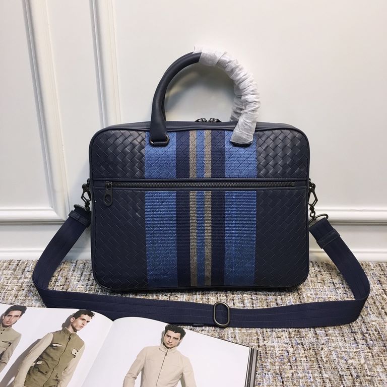 Woven Embroidered BriefcaseDecorated with a new stylish woven pattern that exquisitely mixes different embroideries with the brand's iconic Intrecciato woven pattern, crafted from imported fetal cowhide leather with two 