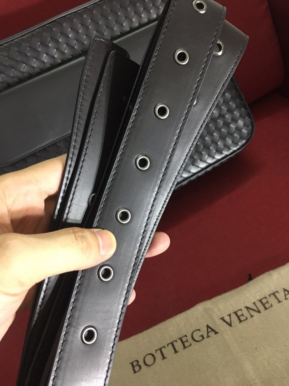 Italian original custom-made tire cowhide   Luxury handmade seamless weaving Counter original single gunmetal color accessories    Strong business atmosphere Low-profile  leather the more you use it, the more oily it is 