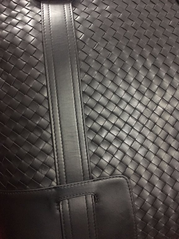 Italian original custom-made tire cowhide   Luxury handmade seamless weaving Counter original single gunmetal color accessories    Strong business atmosphere Low-profile  leather the more you use it, the more oily    Mul