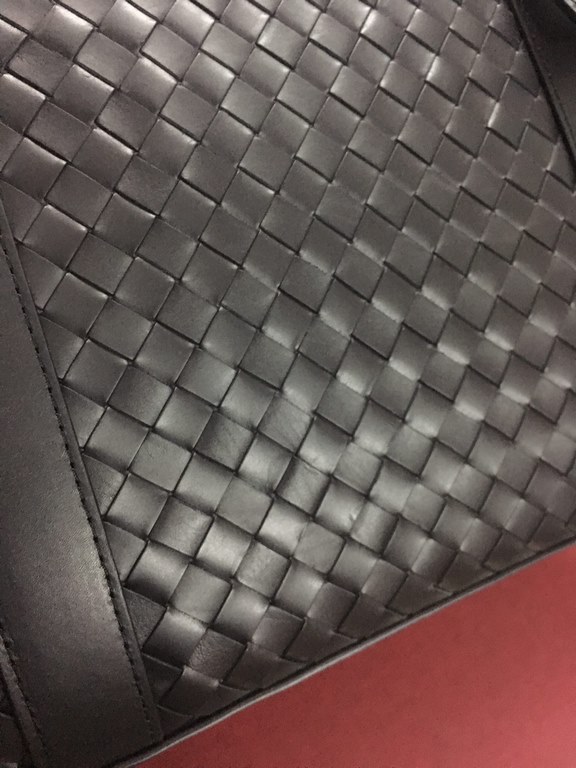 Italian original custom-made tire cowhide   Luxury handmade seamless weaving Counter original single gunmetal color accessories    Strong business atmosphere Low-profile  leather the more you use it, the more oily    Mul