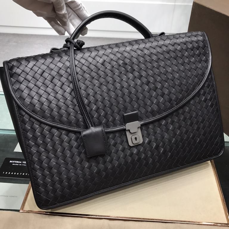 Woven briefcase Imported fetal cowhide leather hand-woven Zipper closureHighest quality on the net Size 40827cm