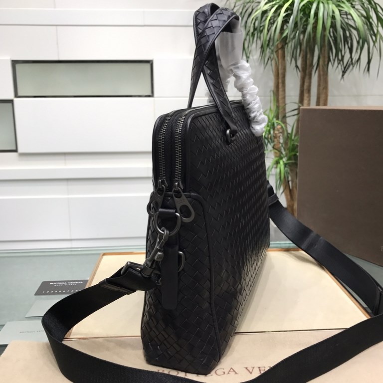 Woven briefcase Imported fetal cowhide leather hand-woven Zipper closureHighest quality on the net Size 39729cm