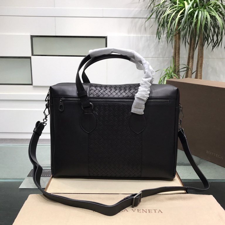 Woven briefcase Imported fetal cowhide leather hand-woven Zipper closureThe highest quality on the net Size 37729cm