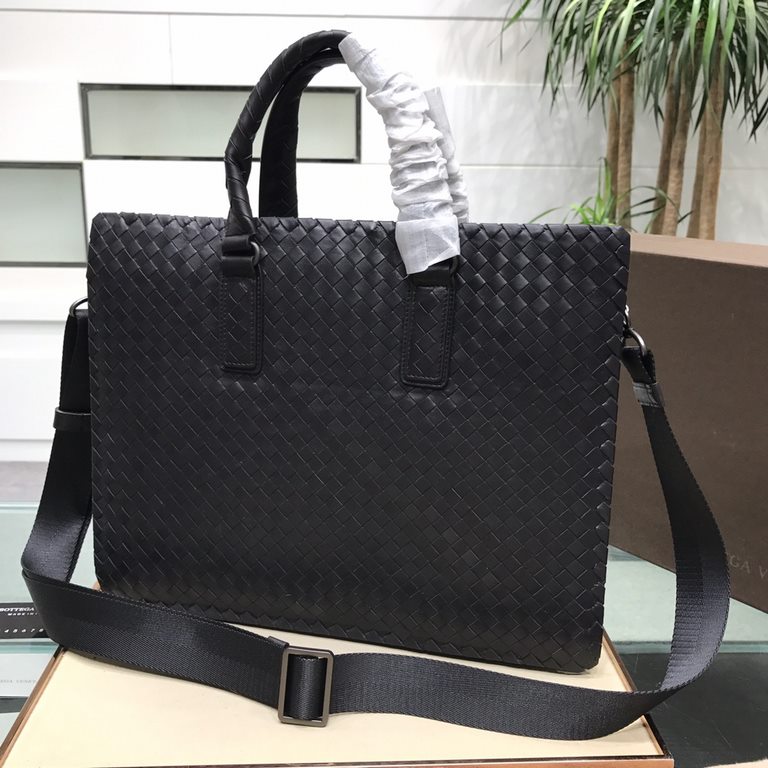 Woven briefcase Imported fetal cowhide leather hand-woven Zipper closureHighest quality on the net Size 39330cm