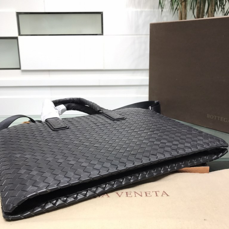 Woven briefcase Imported fetal cowhide leather hand-woven Zipper closureHighest quality on the net Size 39330cm