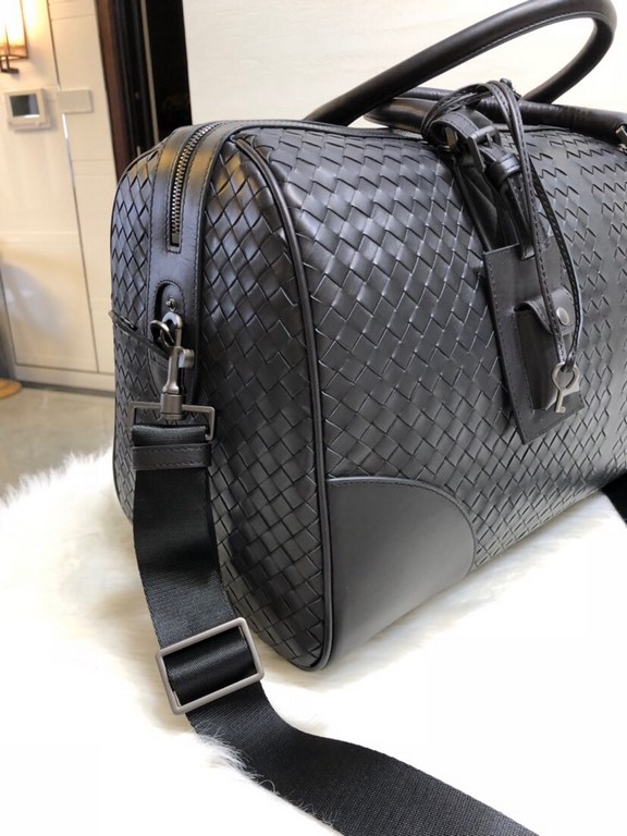 Official website new models come   B new crafted travel bag   Urbandoc style with novel Micro-Macro crafted design, meticulous attention to detail, presenting shapes and colors of the diamond-shaped intrecciato weave pat