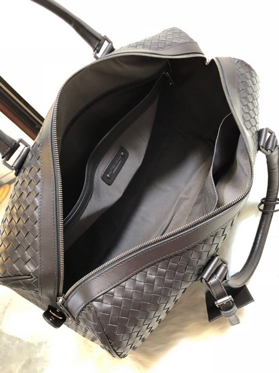 Official website new models come   B new crafted travel bag   Urbandoc style with novel Micro-Macro crafted design, meticulous attention to detail, presenting shapes and colors of the diamond-shaped intrecciato weave pat