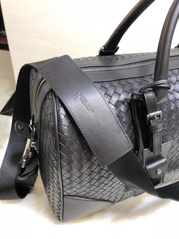 Official website new models come   B new crafted travel bag   Urbandoc style with novel Micro-Macro crafted design, meticulous attention to detail, presenting shapes and colors of the diamond-shaped intrecciato weave pat