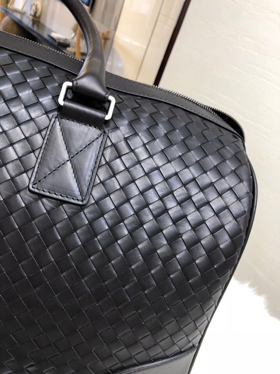 Official website new models come   B new crafted travel bag   Urbandoc style with novel Micro-Macro crafted design, meticulous attention to detail, presenting shapes and colors of the diamond-shaped intrecciato weave pat