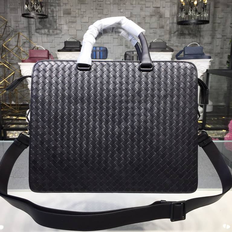 Men's Briefcase No logo as well known to the world Adhering to the tradition of handmade Tire cowhide leather seamless weaving Gunmetal color electrophoresis accessories   ♂Low-profile and practical Leather the more you 