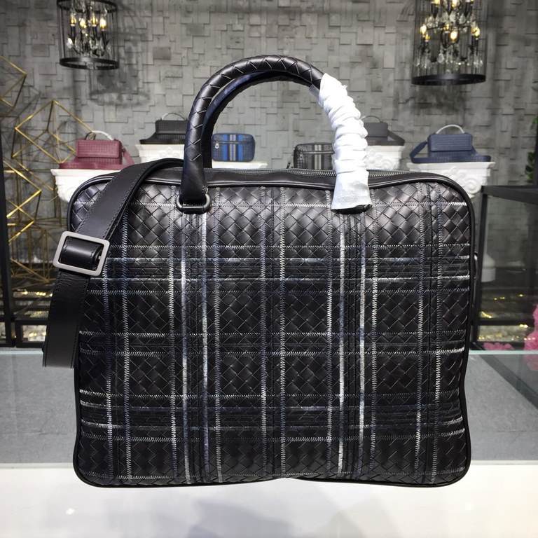 Men's Briefcase No logo as well known to the world Adhering to the tradition of handmade Tire cowhide leather seamless weaving Gunmetal color electrophoresis accessories   ♂Low-profile and practical Leather the more you 