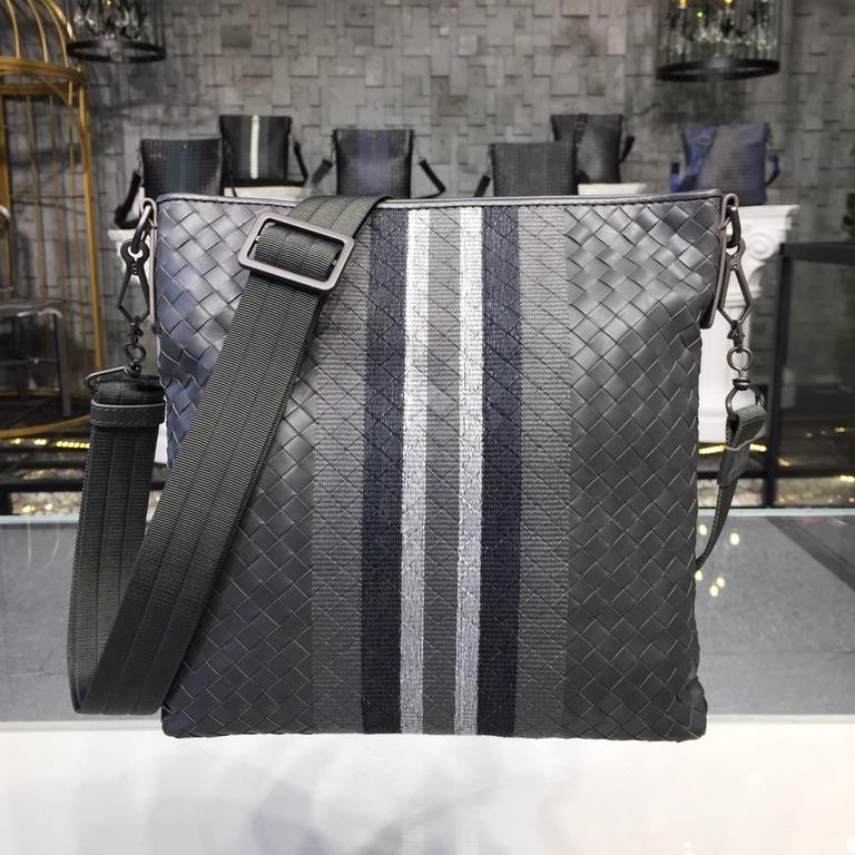 Men's Crossbody Messenger Bag  The bag type is so simple No LOGO秘秘,as well as known to the world Adhering to the tradition of handmade  Tire cowhide leather seamless weaving Gunmetal color electrophoresis accessories   ♂