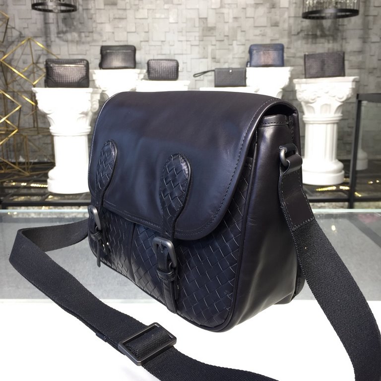 Men's Messenger Bag Type Bags are all so simple No LOGO秘秘 as well as known to the world Adhering to the tradition of handmade Tire cowhide leather seamless weaving Gunmetal color electrophoresis accessories   ♂ Low-profi