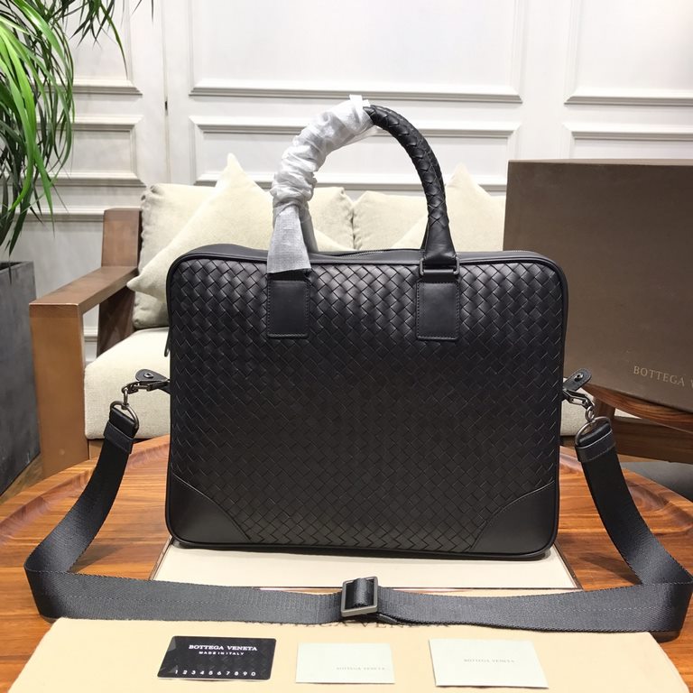 Tire cowhide   Luxury handmade seamless weaving Counter-original gunmetal color accessories    Strong business breath Low-profile  Leather the more you use it, the more oily    Multi-compartment New design Black Size 39.