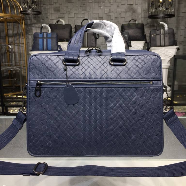 Men's Briefcase No logo as well known to the world Adhering to the tradition of handmade  Tire cowhide leather seamless weaving Gunmetal color electrophoresis accessories    ♂Low-profile and practical Leather the more yo