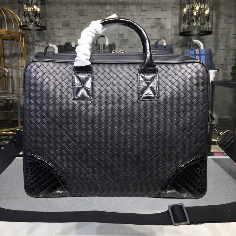 Men's Briefcase No logo as well known to the world Adhering to the tradition of handmade Tire cowhide leather seamless weaving Gunmetal color electrophoresis accessories   ♂Low-profile and practical Leather the more you 