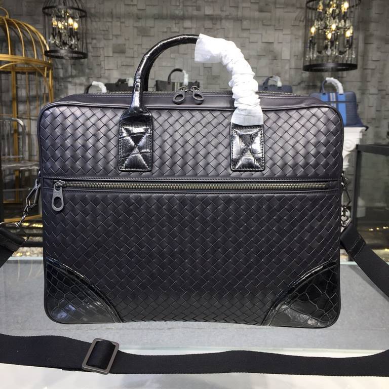 Men's Briefcase No logo as well known to the world Adhering to the tradition of handmade Tire cowhide leather seamless weaving Gunmetal color electrophoresis accessories   ♂Low-profile and practical Leather the more you 