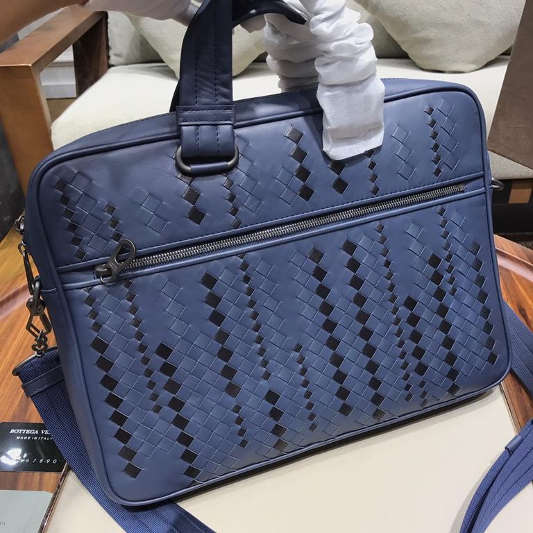 Woven briefcase Imported fetal cowhide leather hand-woven Zipper closure Highest quality on the net Size 36527cm