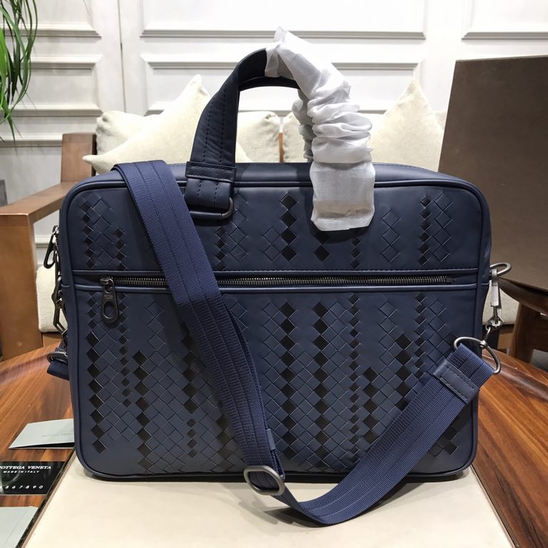 Woven briefcase Imported fetal cowhide leather hand-woven Zipper closure Highest quality on the net Size 36527cm