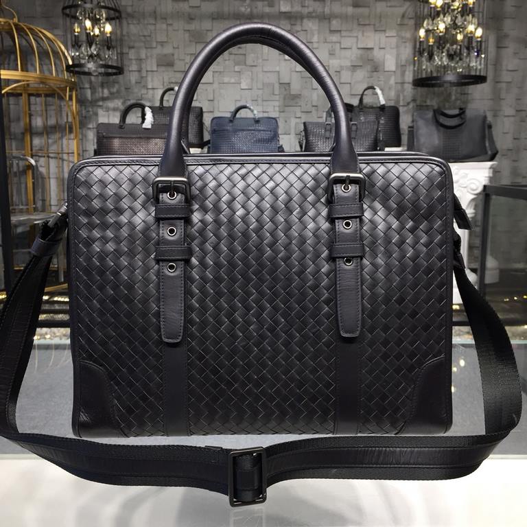 Men's top customized briefcase No logo as well known to the world Adhering to the tradition of handmade Italy original fetal cowhide leather seamless weaving gunmetal color electrophoresis accessories   ♂Low-profile Prac