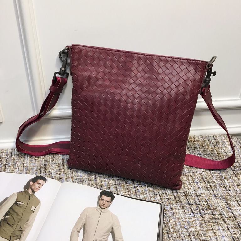 men's crossbody bag Guo Tao same model bag type simple   fashion Adhering to the traditional handmade   tire cowhide seamless weaving    ♂ low-profile luxury The more you use it, the more the leather will be oily and shi