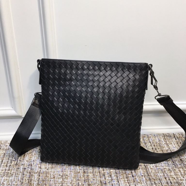 men's crossbody bag Guo Tao same model bag type simple   fashion Adhering to the traditional handmade   tire cowhide seamless weaving    ♂ low-profile luxury The more you use it, the more the leather will be oily and shi