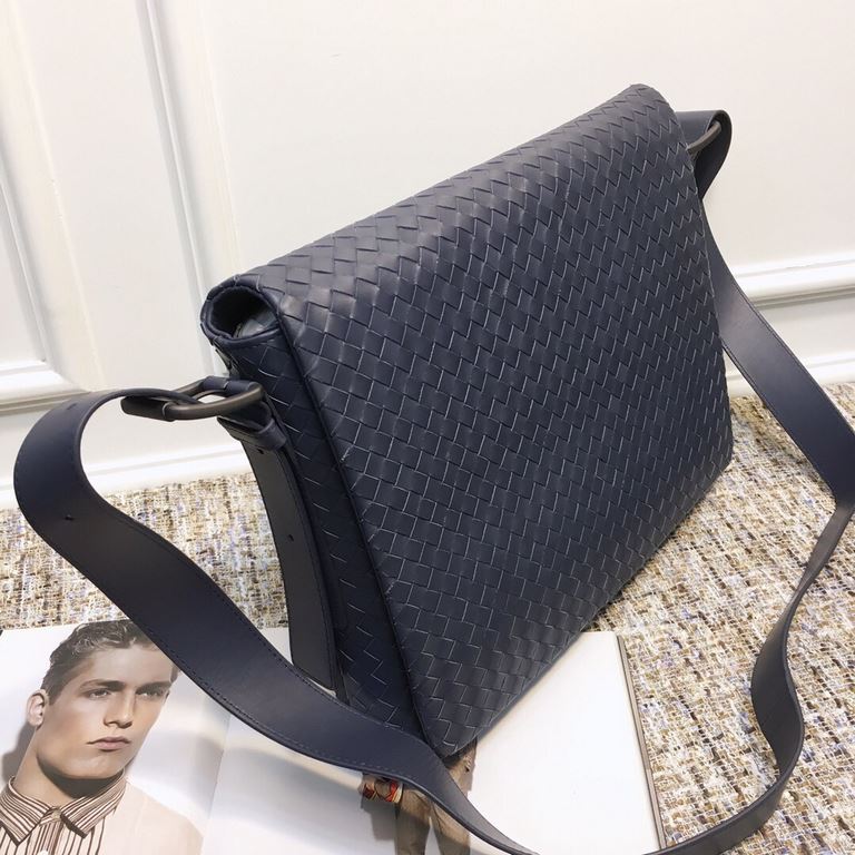 Men's Messenger Crossbody Bag .... Original Italian Tire Cowhide .... Soft and delicate leather, pure hand-woven, first-class handfeeling, swarovski magnetic flap closure (small buttons inside). 1 main inner compartment,