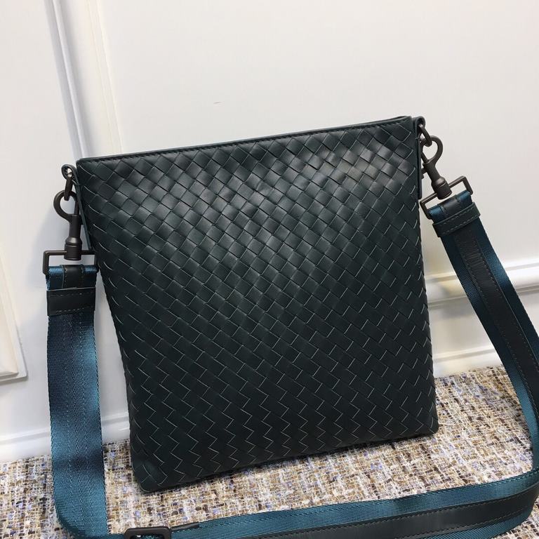 men's crossbody bag Guo Tao same model bag type simple   fashion Adhering to the traditional handmade   tire cowhide seamless weaving    ♂ low-profile luxury The more you use it, the more the leather will be oily and shi