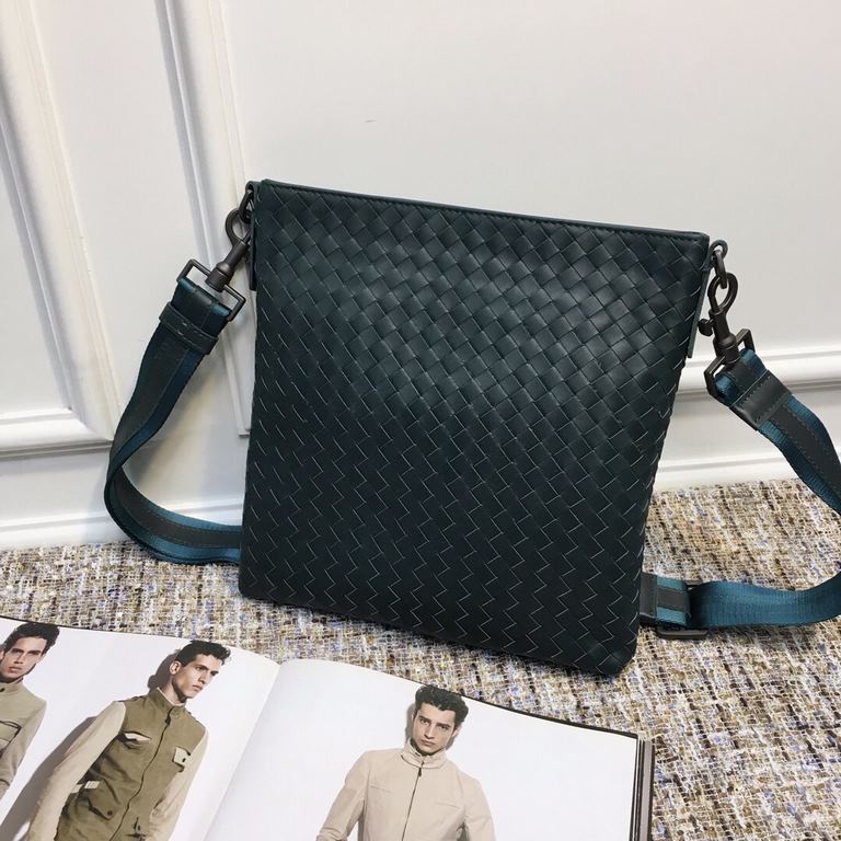 men's crossbody bag Guo Tao same model bag type simple   fashion Adhering to the traditional handmade   tire cowhide seamless weaving    ♂ low-profile luxury The more you use it, the more the leather will be oily and shi