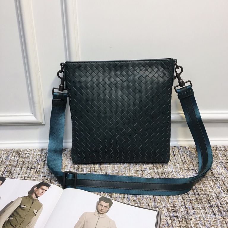 men's crossbody bag Guo Tao same model bag type simple   fashion Adhering to the traditional handmade   tire cowhide seamless weaving    ♂ low-profile luxury The more you use it, the more the leather will be oily and shi