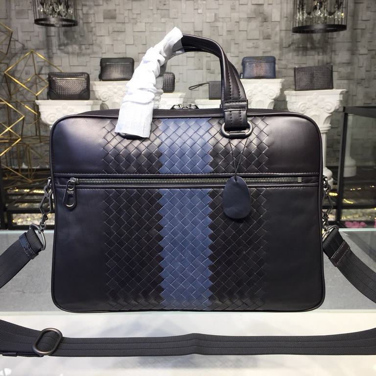 Men's Briefcase No logo as well known to the world Adhering to the tradition of handmade Tire cowhide leather seamless weaving Gunmetal color electrophoresis accessories   ♂Low-profile and practical Leather the more you 