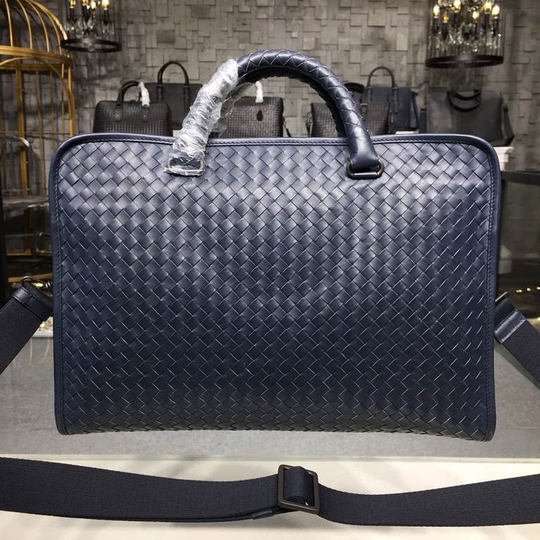 Men's top customized briefcase  No logo as well known to the world Adhering to the tradition of handmade  Tire cowhide leather seamless weaving Gunmetal color electrophoresis accessories   ♂Low-profile and practical Leat