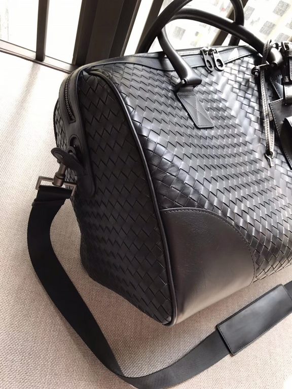 Travel bag   Italian customized fetal cowhide leather Leather soft and comfortable, pure hand-woven to create a top high, rich in three-dimensional sense, dense and orderly Size 48x34x23.5cm