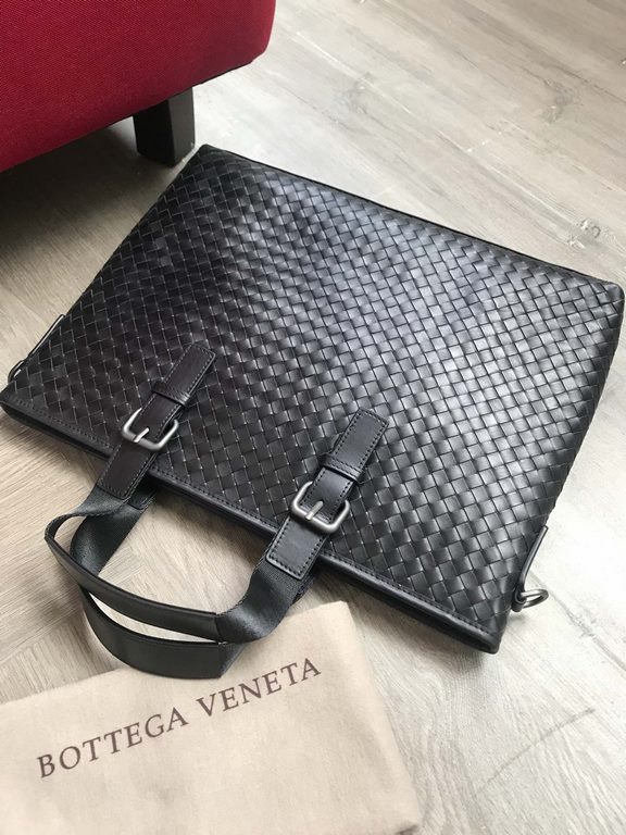 Men's Briefcase  No logo as well known to the world Adhering to the tradition of handmade  Italy original tires cowhide leather seamless weaving gunmetal color electrophoresis accessories   ♂Low-profile and practical Lea