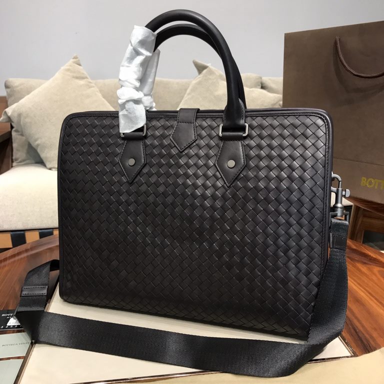 Woven Briefcase Imported Tire Cowhide Leather Pure Hand-Woven Zipper Closure Size 397.530cm