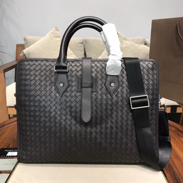 Woven Briefcase Imported Tire Cowhide Leather Pure Hand-Woven Zipper Closure Size 397.530cm